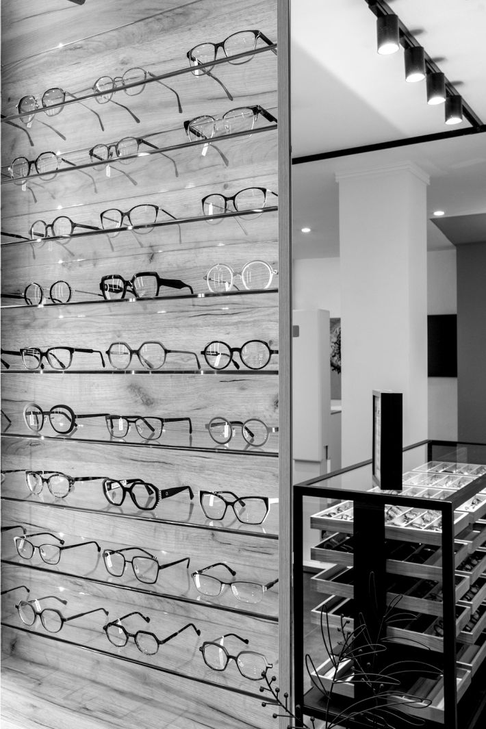 Spiegel auf dem Tisch bei Augenoptik Hensler